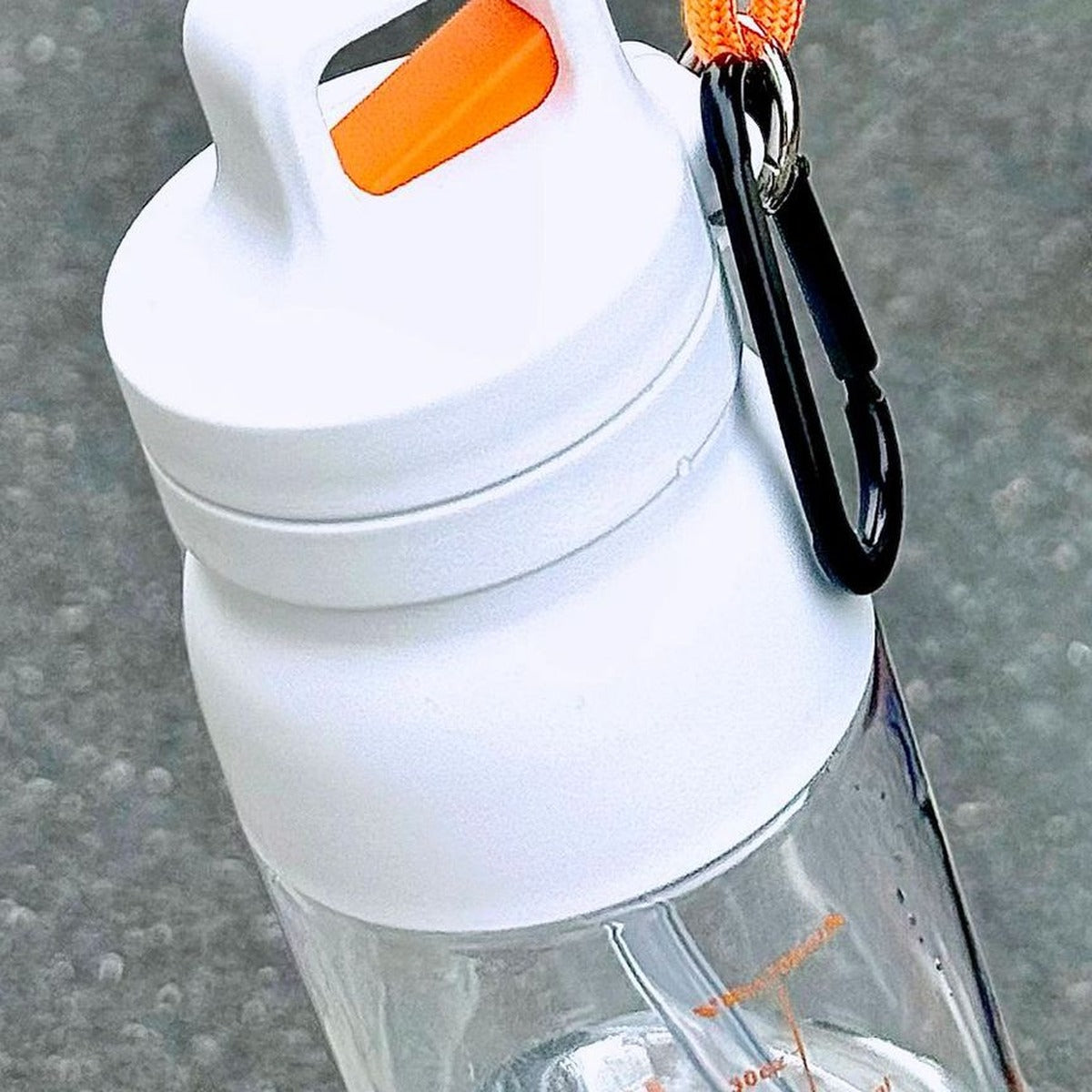 one-touch-dual-drink-tritan-straw-bottle source-proven carry cord close view
